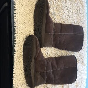 Tall chocolate Ugg’s